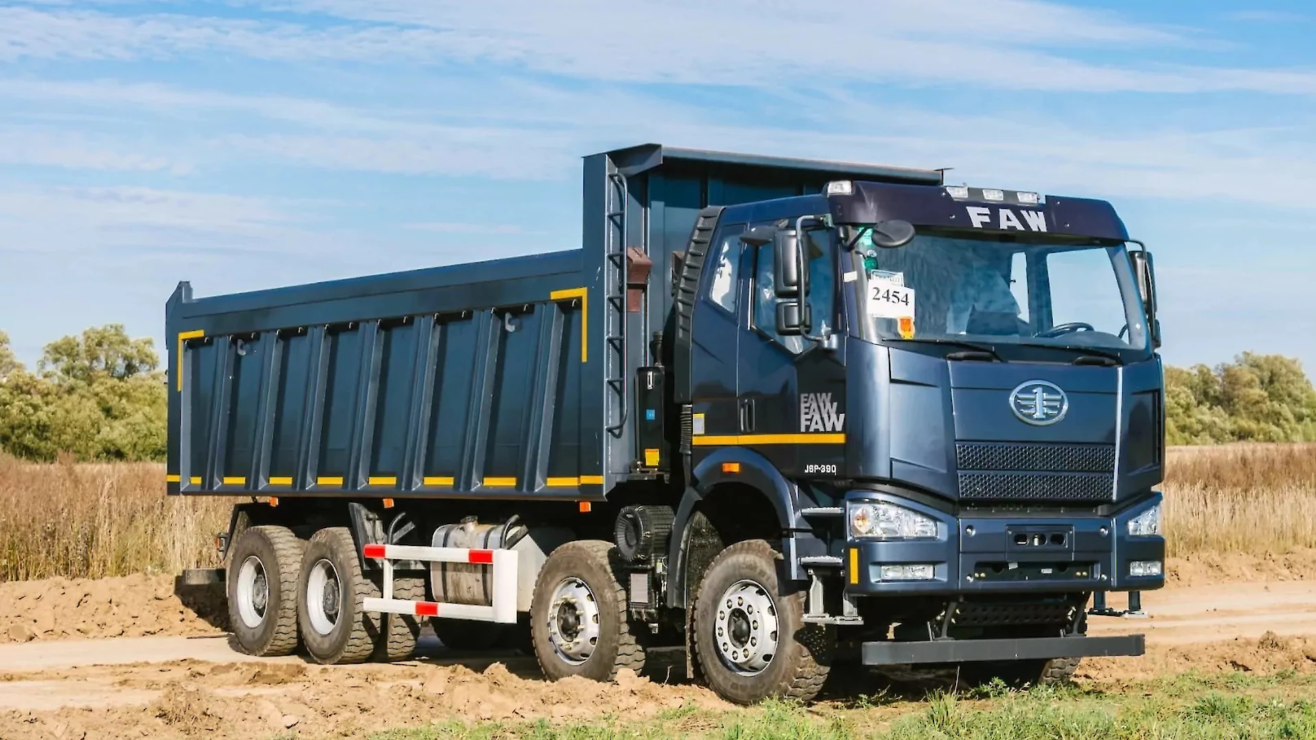 Сравнение 6x4 vs 8x4: какой самосвал FAW J6 выбрать для вашего бизнеса